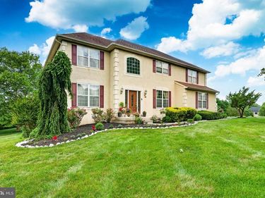 10 SURREY LANE, ROYERSFORD, PA 19468