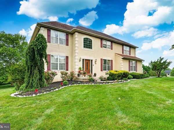 10 SURREY LANE, ROYERSFORD, PA 19468