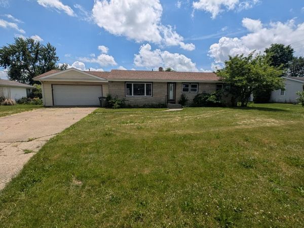 701 Lancashire Drive, Sturgis, MI 49091