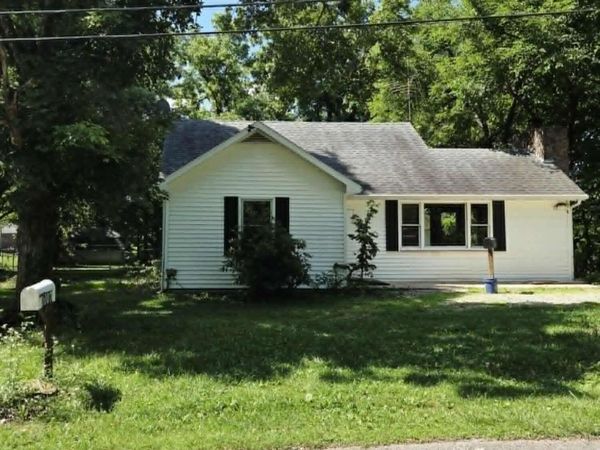 1007 Washington Avenue , Crane, MO 65633