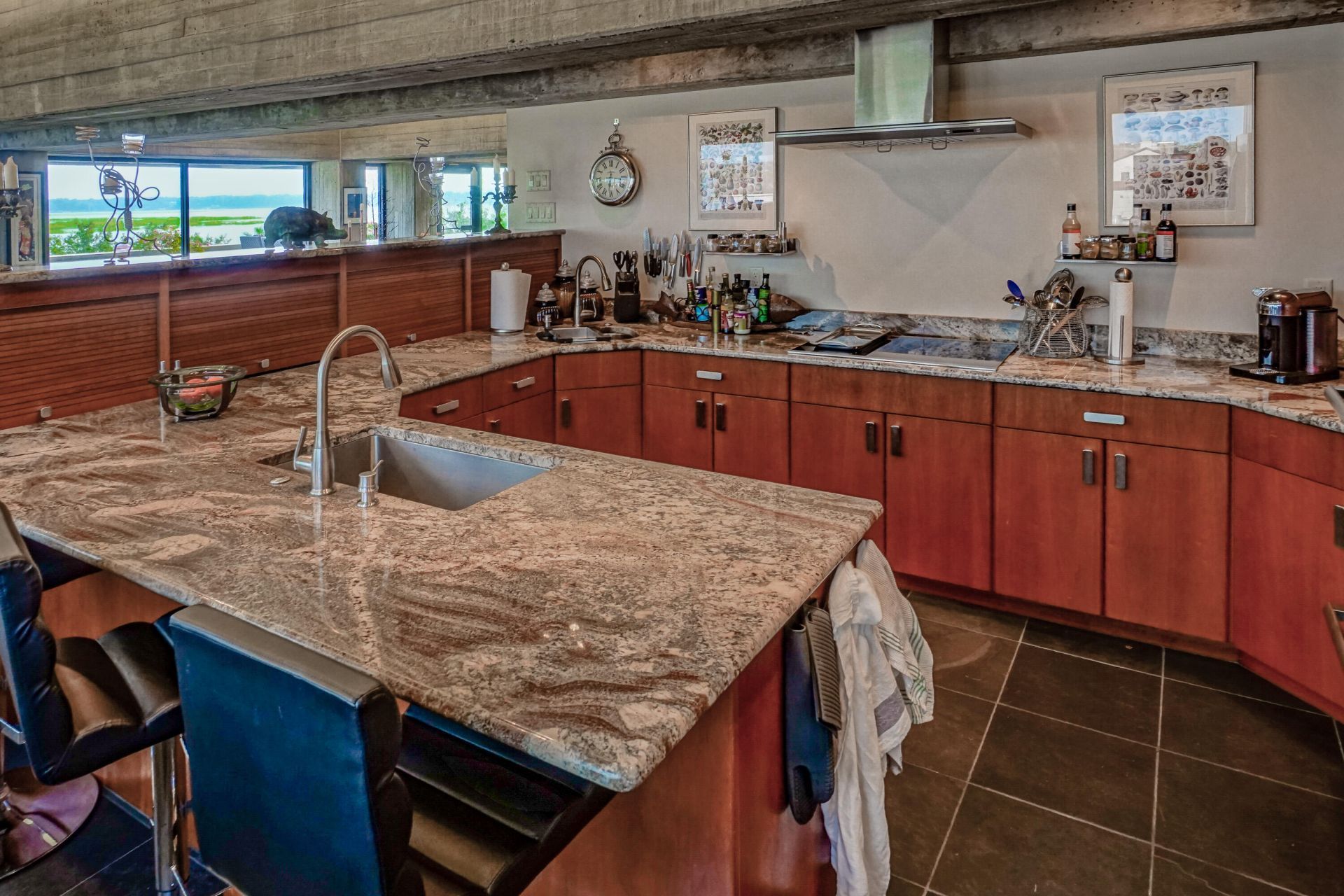 916 Bay Street Photo 13
