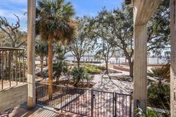 916 Bay Street photo 4