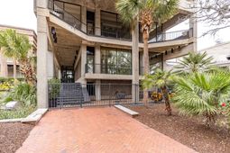 916 Bay Street photo 4