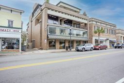 916 Bay Street photo 4