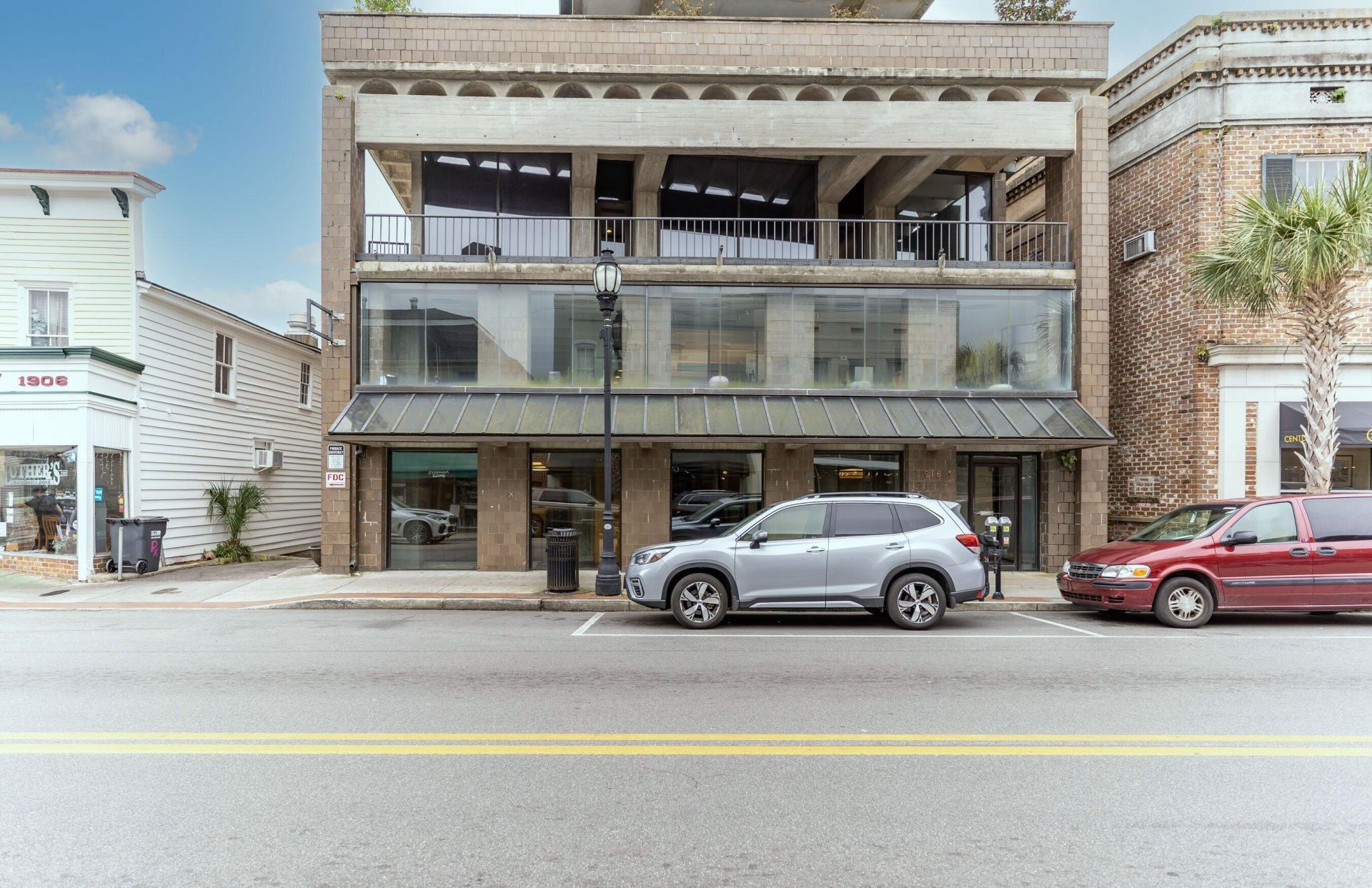 916 Bay Street Photo 6