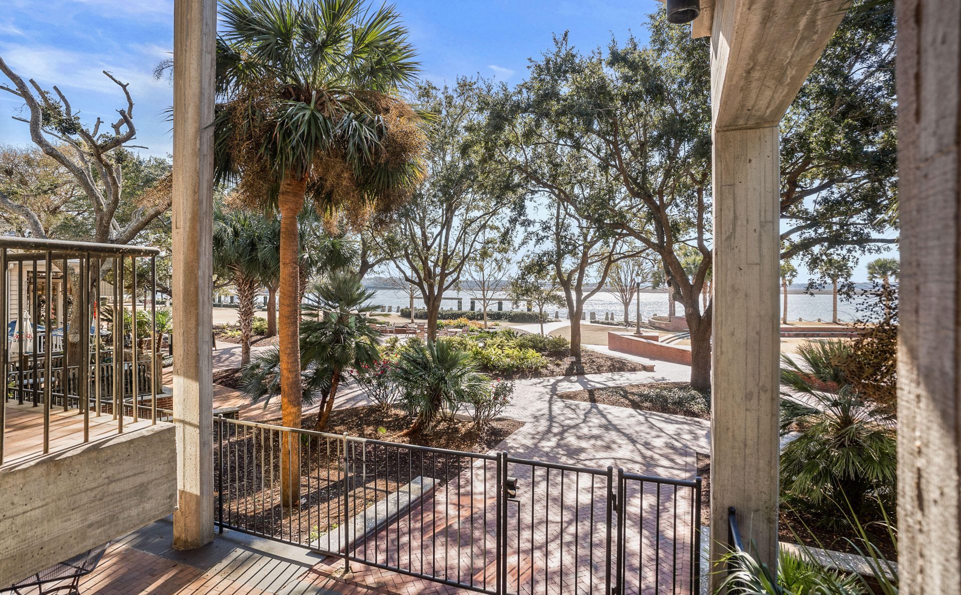 916 Bay Street Photo 7