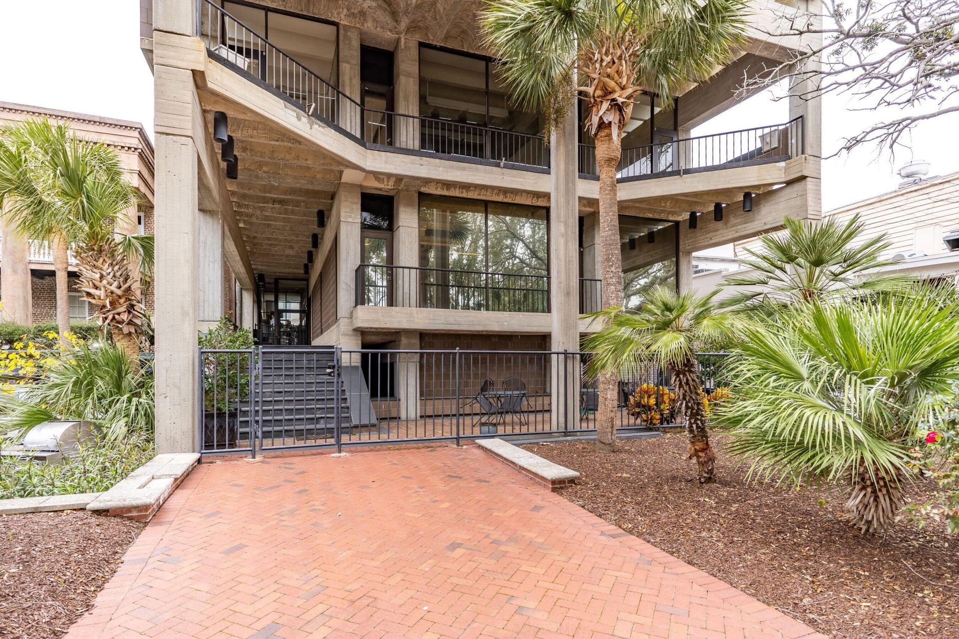 916 Bay Street Photo 8