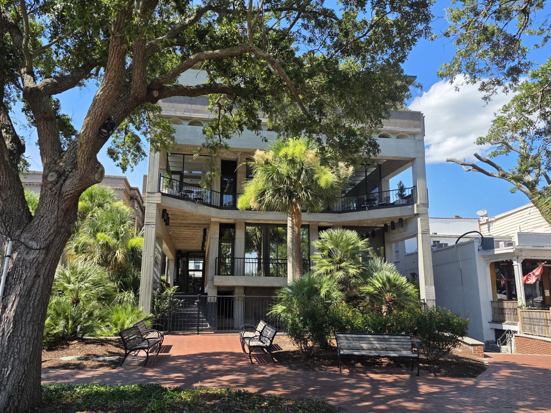 916 Bay Street Photo 9