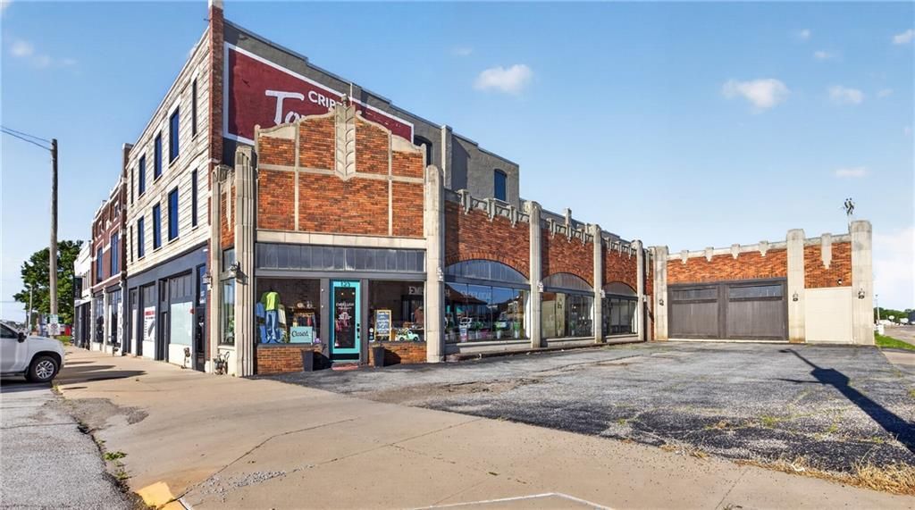 123 N Broadway Street, Pittsburg, KS 66762 Main Photo