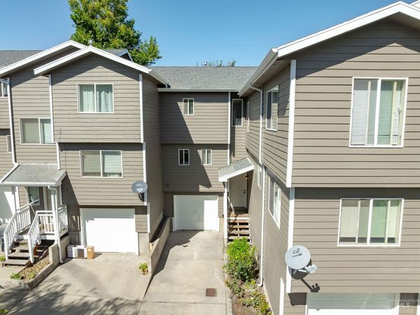 562 Deer Meadow Ct, Unit #2, Moscow, ID 83843