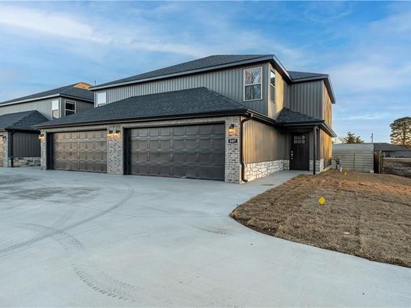 507 W Arkansas Street , Gentry, AR 72734