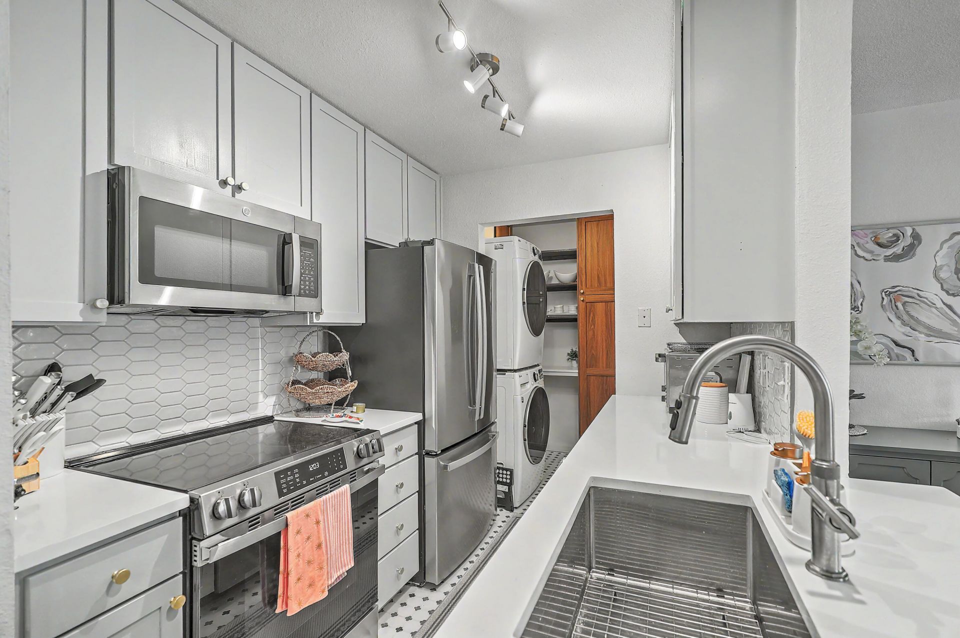 268 Alexandra Photo 17