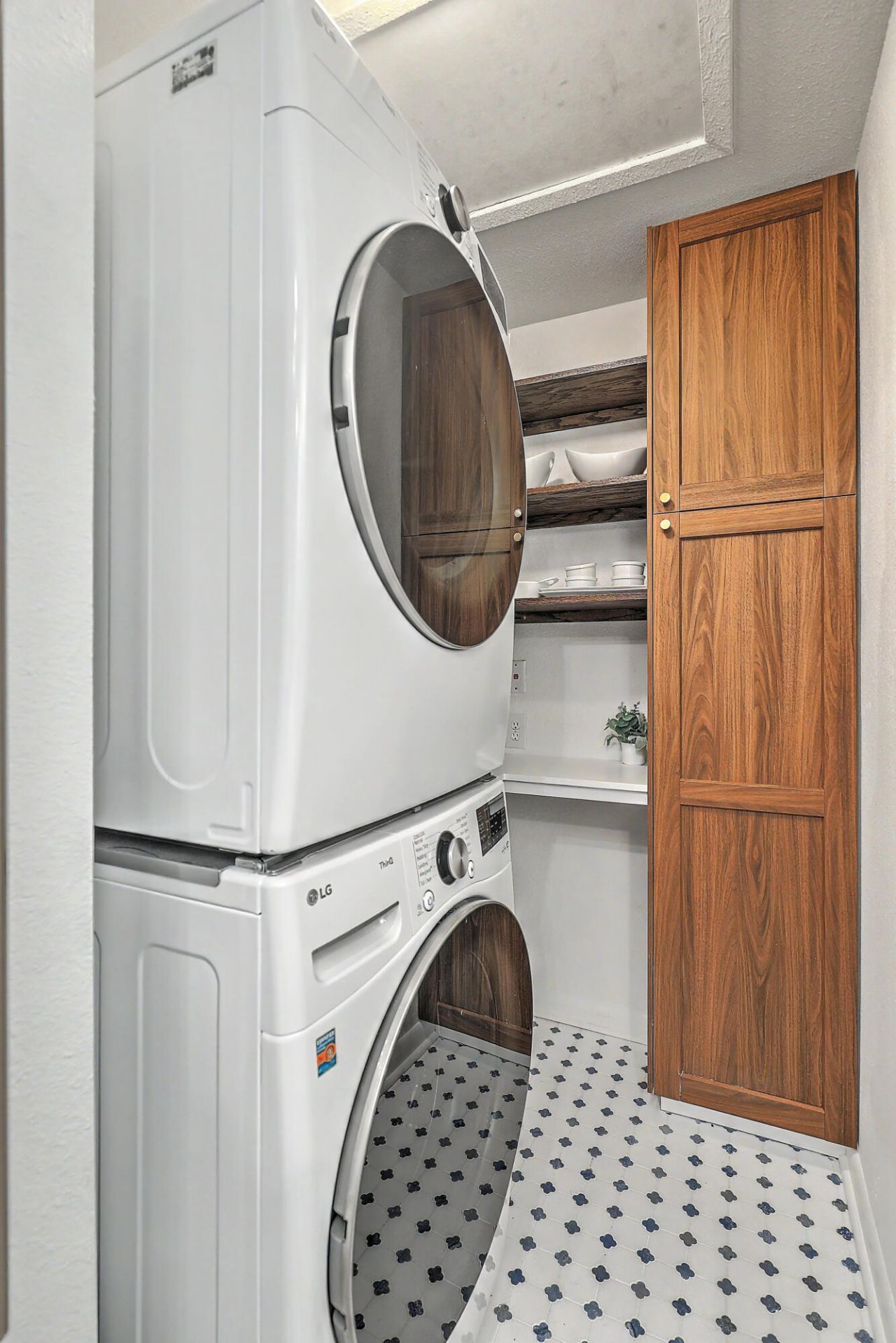 268 Alexandra Photo 18