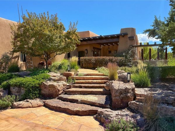 77 Headquarters Trail , Santa Fe, NM 87506