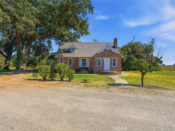 21530 Tiburico Avenue, Laton, CA 93242