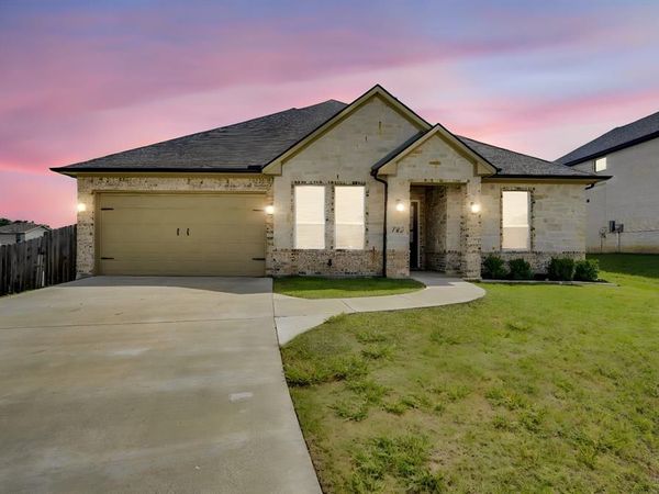 702 Chester Court, Ennis, TX 75119
