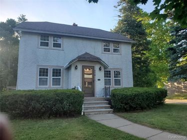 358 W Iroquois Road, Pontiac, MI 48341
