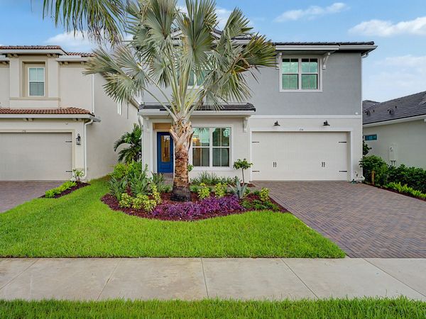 154 Parkside Way, Unit 14, Royal Palm Beach, FL 33414