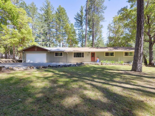 1740 Queens Branch Road, Rogue River, OR 97537