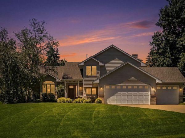 9644 Tree Farm Road, Eden Prairie, MN 55347