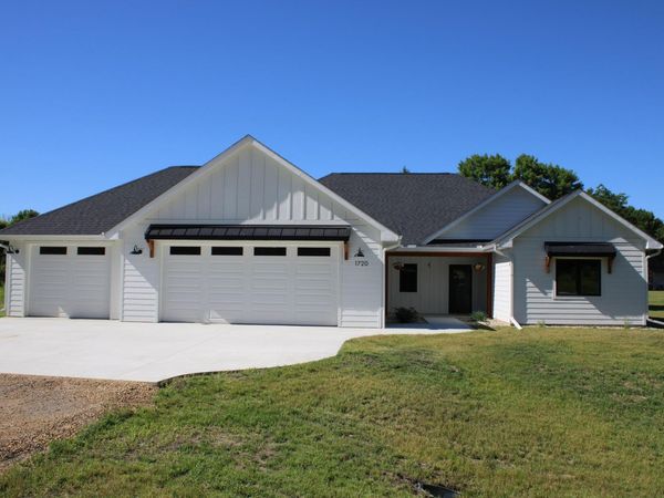 1720 High Tail Lane, Mankato, MN 56001