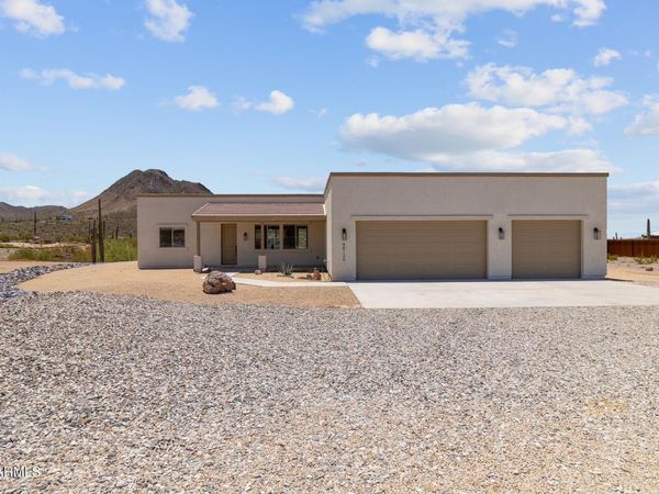 48126 N Coyote Pass Road, New River, AZ 85087
