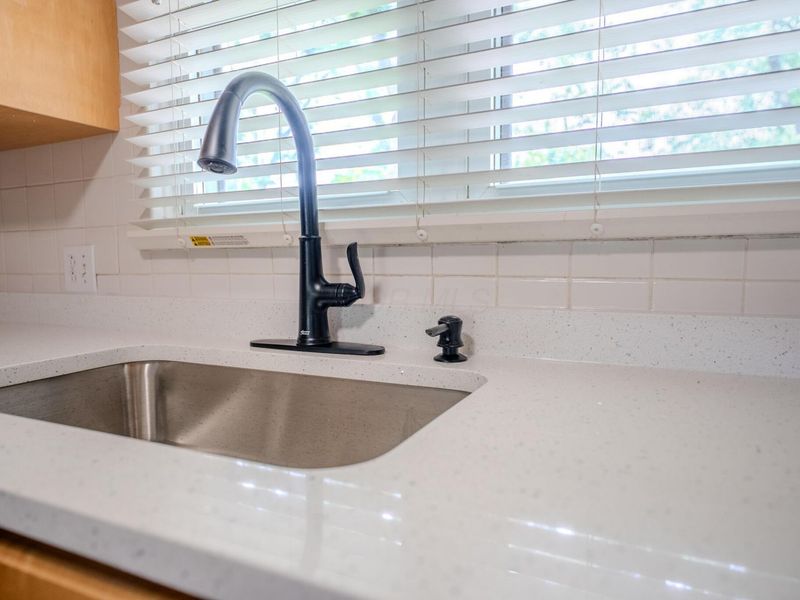 1146 Dechant Court, Columbus, OH 43229 Photo 5