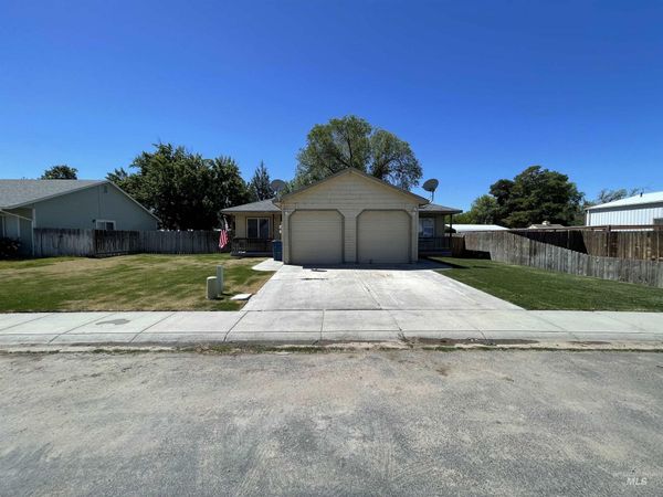 1175/1177 SE Freedom Circle, Mountain Home, ID 83647