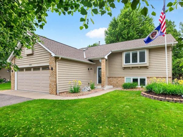 1222 Saddlebrook Lane, Woodbury, MN 55125
