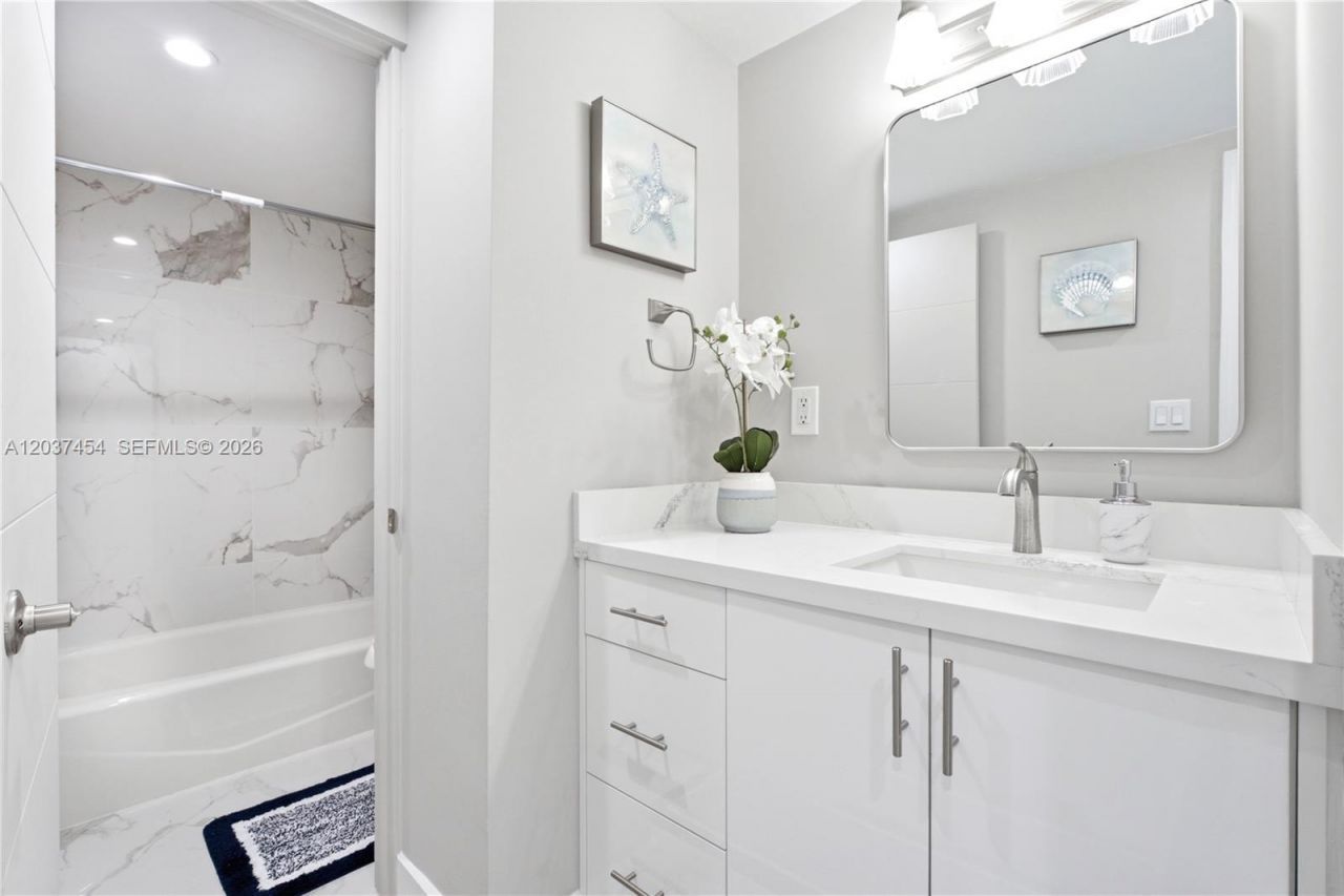 401 69th St , Unit 313, Miami Beach, FL 33141 Photo