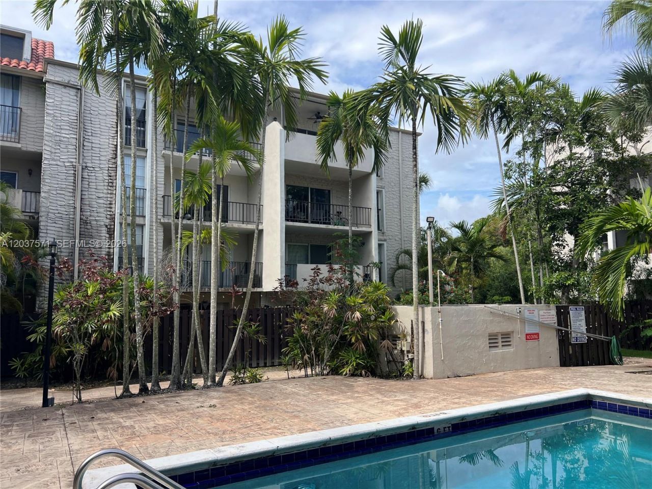 6886 N Kendall Dr , Unit D407, Pinecrest, FL 33156 Photo