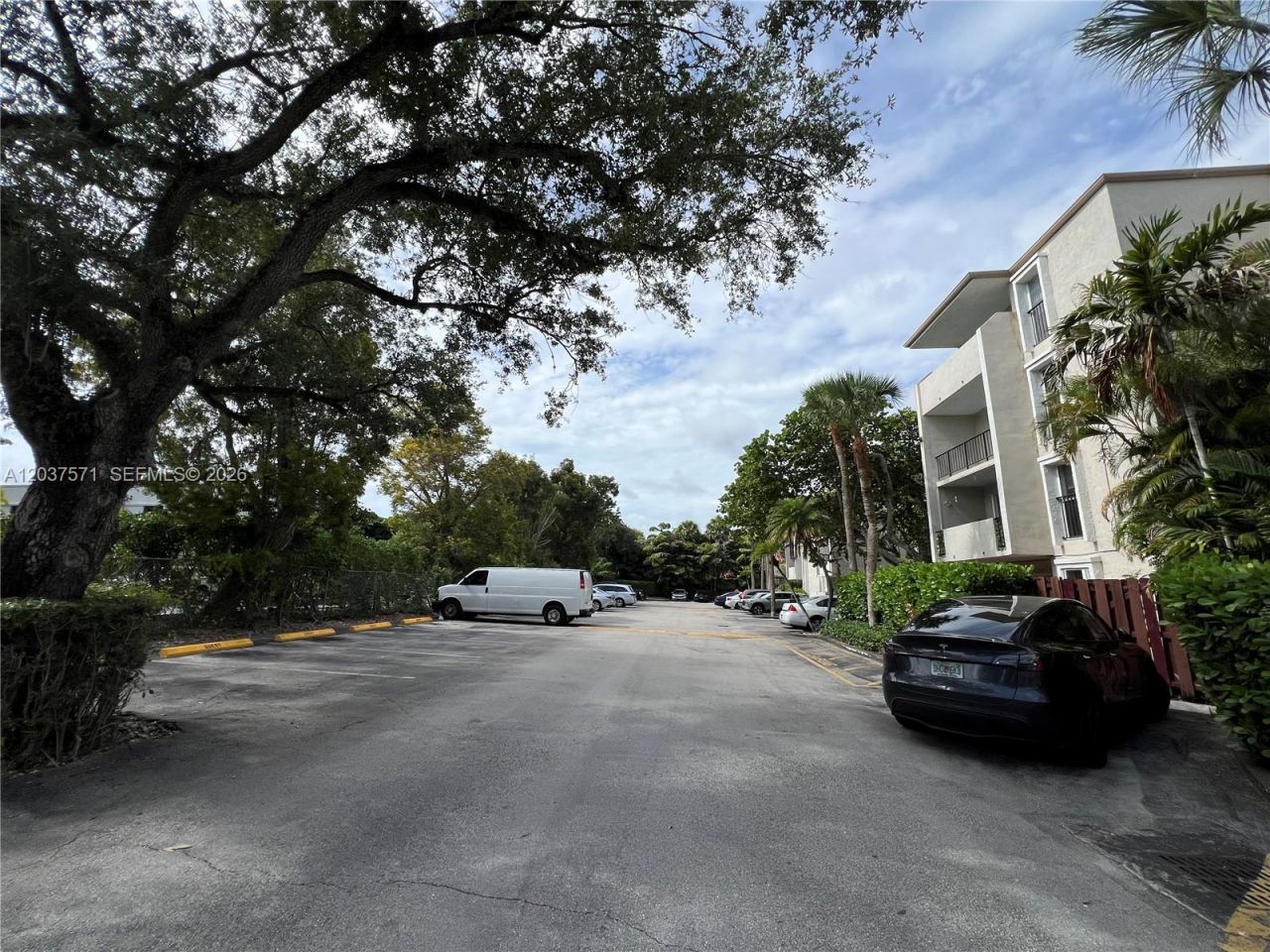 6886 N Kendall Dr , Unit D407, Pinecrest, FL 33156 Photo