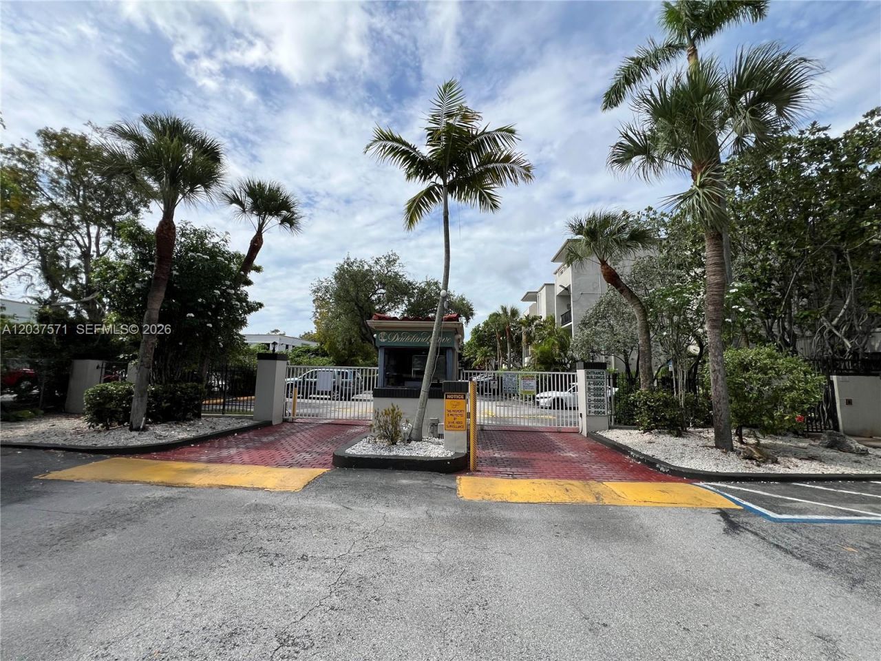 6886 N Kendall Dr , Unit D407, Pinecrest, FL 33156 Photo