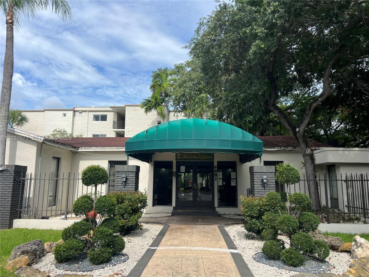 6886 N Kendall Dr , Unit D407, Pinecrest, FL 33156 Photo