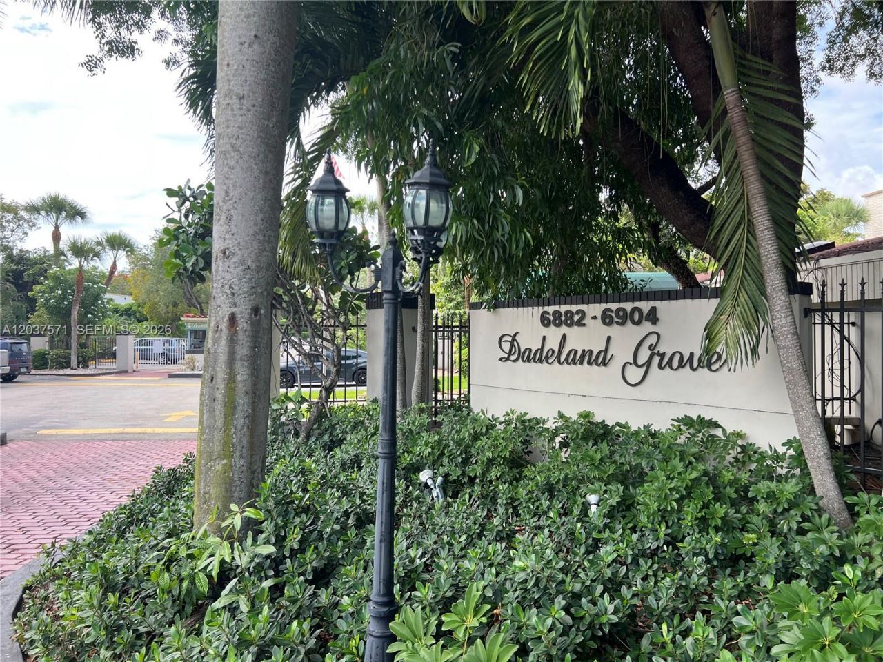 6886 N Kendall Dr , Unit D407, Pinecrest, FL 33156 Photo