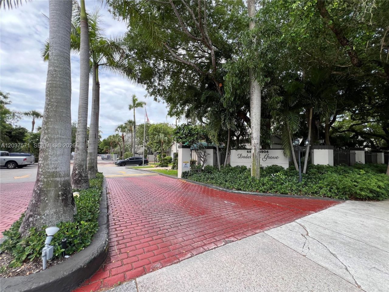6886 N Kendall Dr , Unit D407, Pinecrest, FL 33156 Photo
