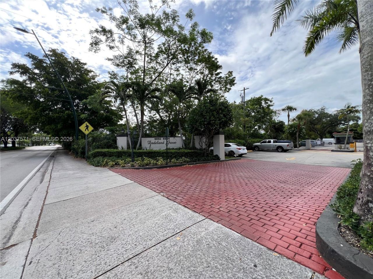 6886 N Kendall Dr , Unit D407, Pinecrest, FL 33156 Photo