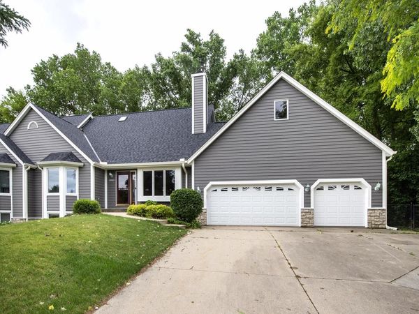 19065 Hiview DRIVE, Unit 2, Brookfield, WI 53045