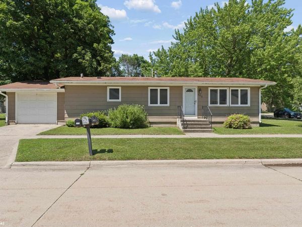 508 12th Avenue N, Clear Lake, IA 50428