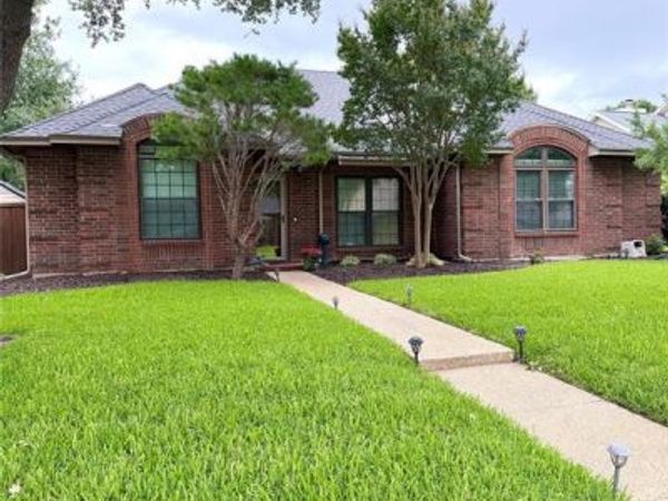 2013 Oakbluff Drive, Carrollton, TX 75007
