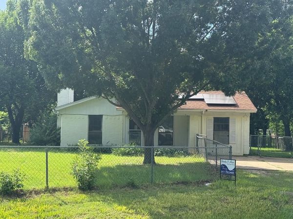 329 Walnut Avenue, Azle, TX 76020