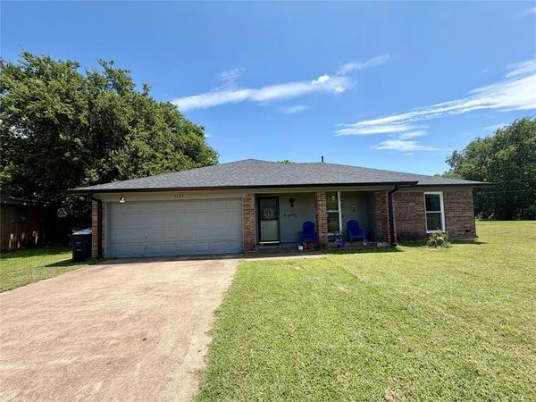 1225 Sandstone Drive, Cleburne, TX 76033