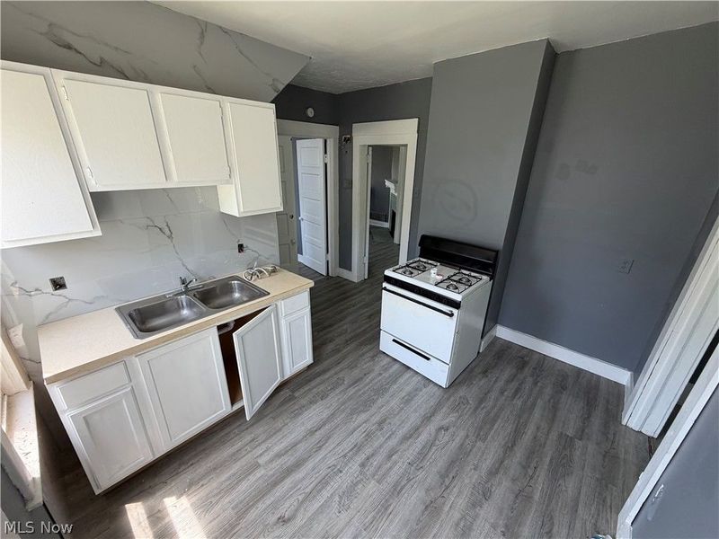 1205 E 111th Street , Cleveland, OH 44108 Photo 4