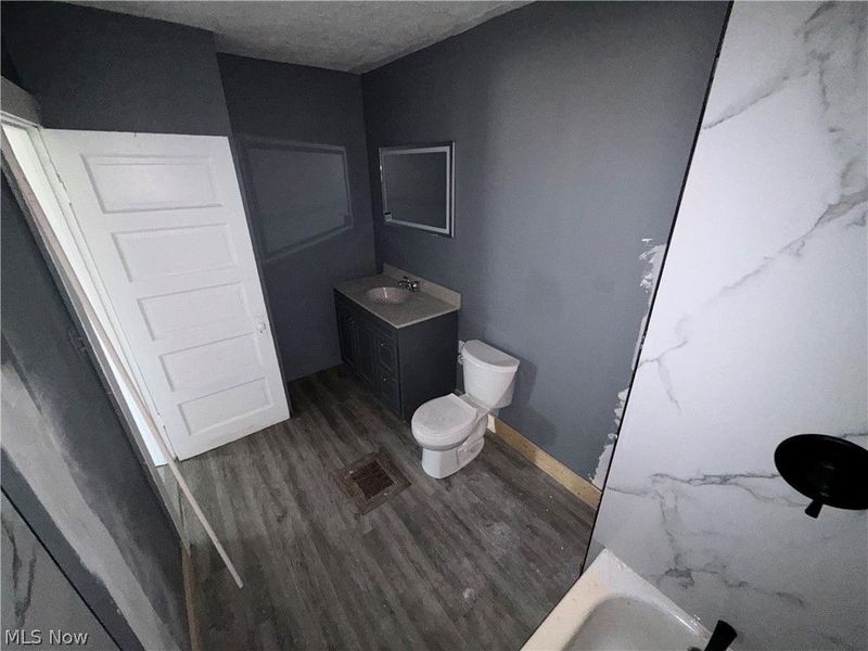 1205 E 111th Street , Cleveland, OH 44108 Photo 8
