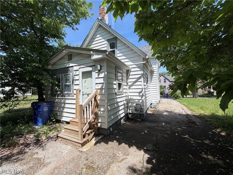 1052 E 72nd Street , Cleveland, OH 44103 Photo 2