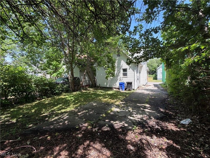 1096 E 72nd Street , Cleveland, OH 44103 Photo 2