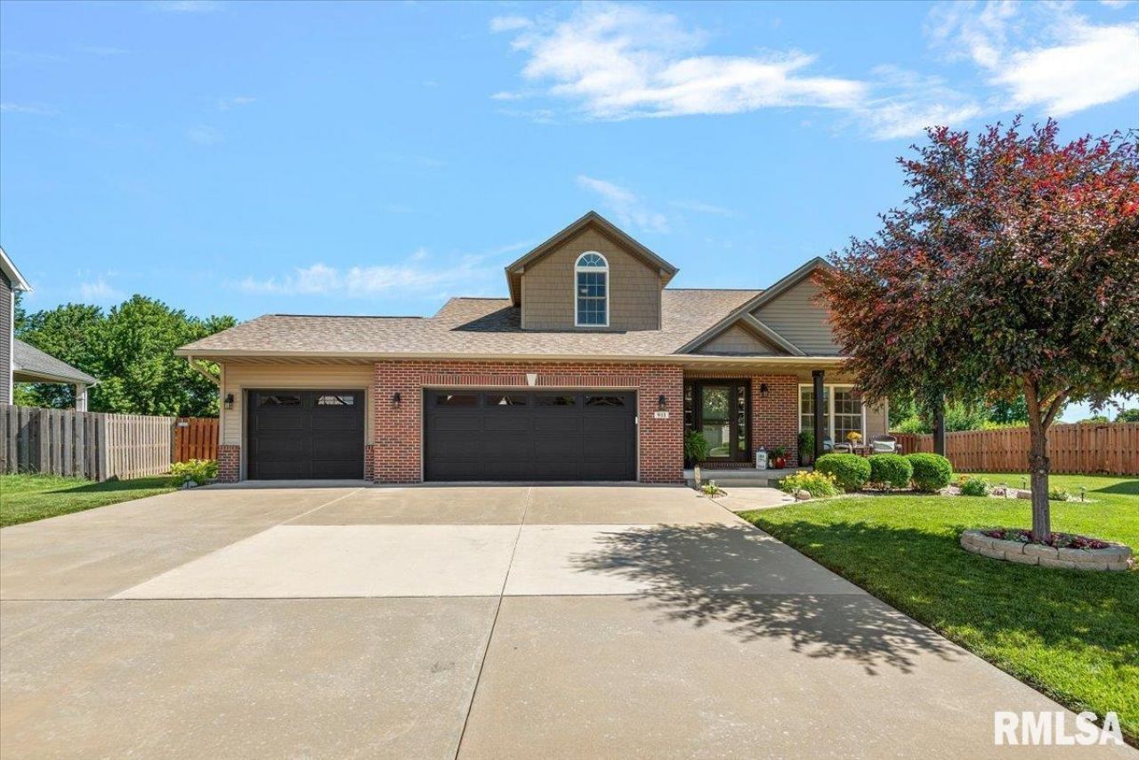911 Cypress Drive, Chatham, IL 62629 Main Photo