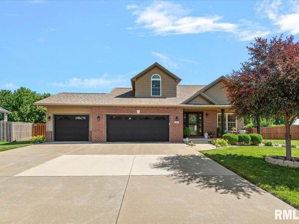 911 CYPRESS Drive, Chatham, IL 62629