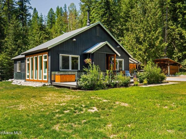 1042 N Wrenco Rd, Sandpoint, ID 83864