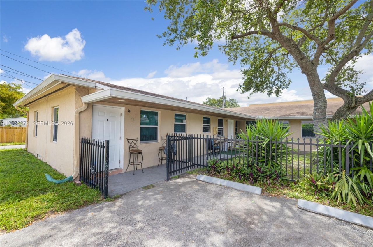 2247 Simms St , Hollywood, FL 33020 Photo